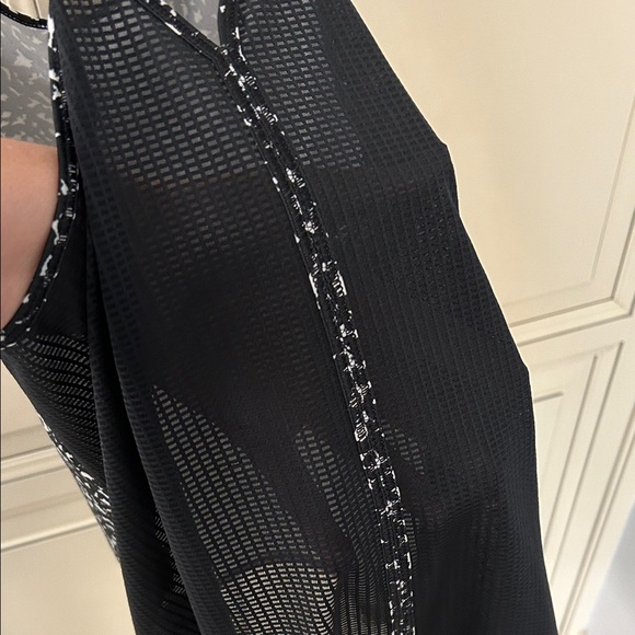 Under Armour Black and White HeatGear Tank with mesh back - Picture 6 of 13